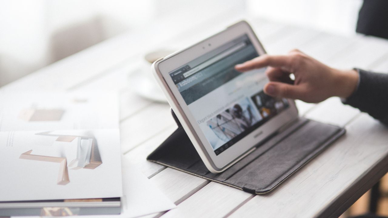 Alt="看護学生　パソコン　タブレット"